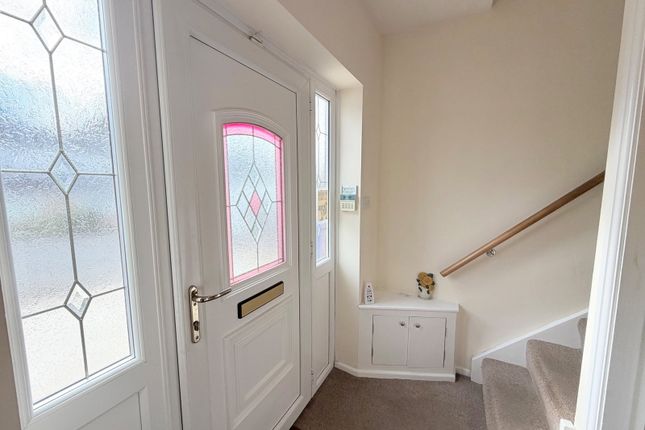 37, Grosvenor Crescent, Hyde photo 2