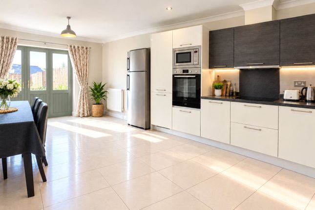 38, Matthews Walk, Gloucestershire photo 2
