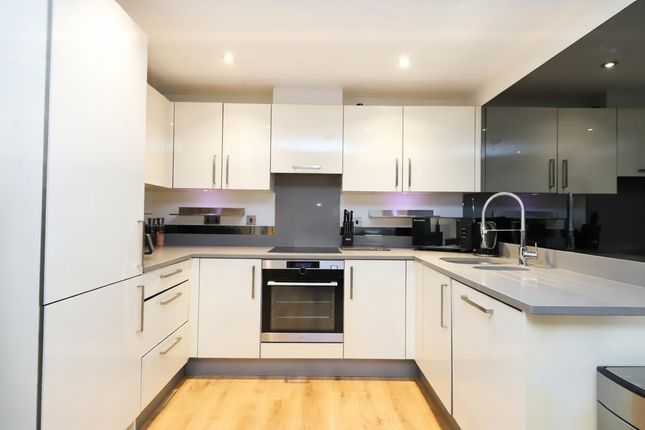 Flat 4 Parkwood Court, 5, Reservoir Road, Ruislip photo 4
