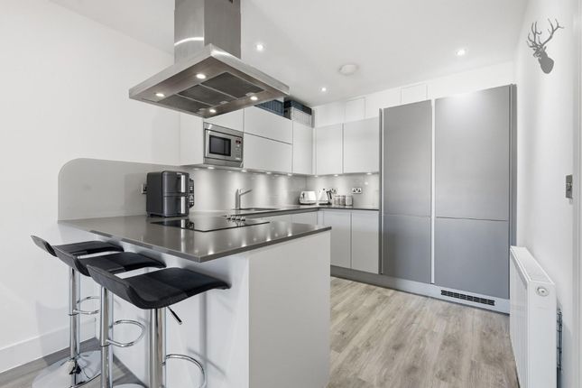 1 Cobalt Place, Loughton photo 4