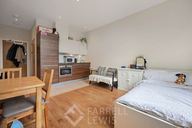 Studio flat on 320, Bromyard Avenue, London, £245,000