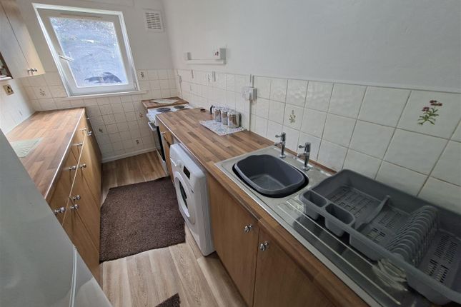 158, Coed Edeyrn, Cardiff photo 2