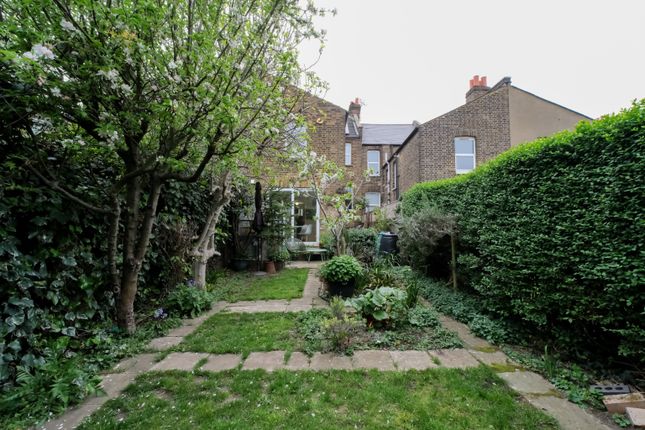 20 Fairlight Avenue, Harlesden, London photo 2