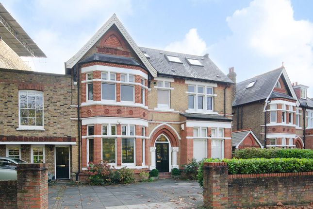 2-bed flat on Woodville Road, Ealing Broadway, £600,000