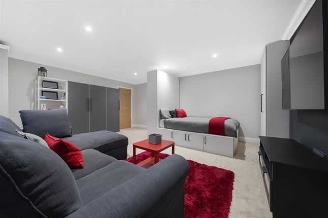 Flat 1, 4, Waldegrave Park, Twickenham photo 3