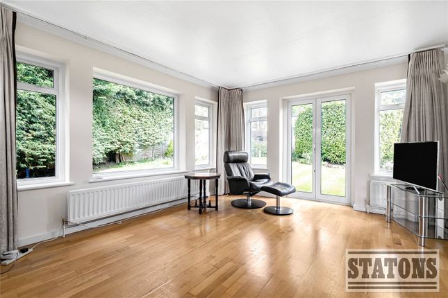 10, Poynings Way, Woodside Park photo 4