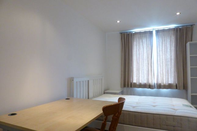 Flat to rent in Kingscote Way, Brighton