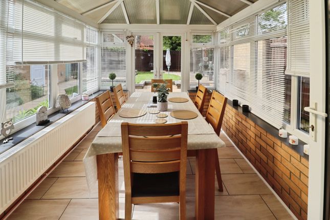 10, Rossington Close, Lincoln photo 3