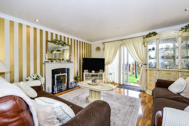 4, White Cross View, Barnsley photo 3