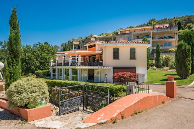 Apartment for sale in Valbonne, Alpes-Maritimes, Provence-Alpes-Côte d`Azur, France