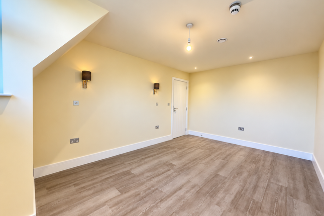 Carlyle Road, Ealing photo 3