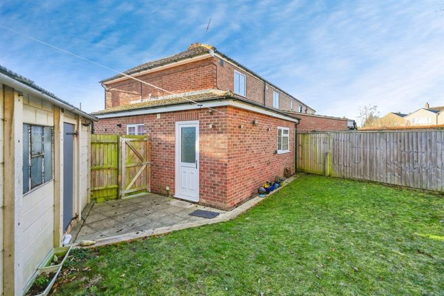 Terraced house for sale in Oxford Crescent, Didcot