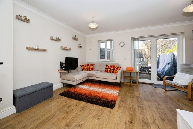 1, Ayrshire Close, Ashford photo 4