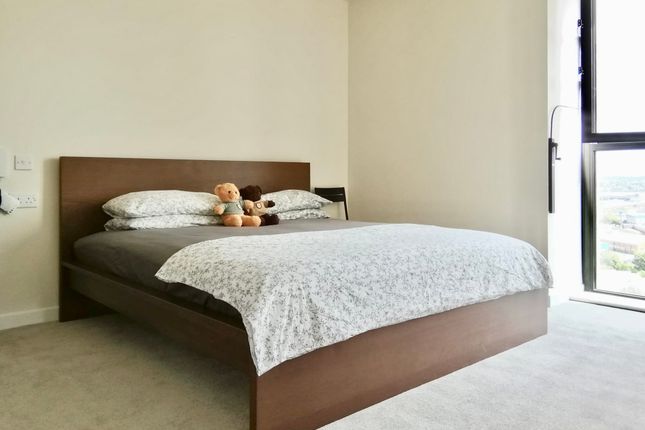 Flat to rent in North End Road, Wembley