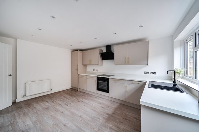 1, Shute Avenue, Swindon photo 4