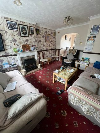 17, Penny Hill Drive Clayton, Bradford photo 2