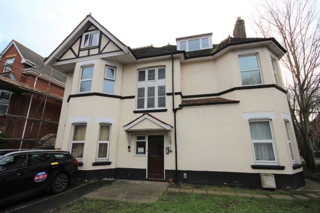 Flat to rent in Heathcote Road, Bournemouth