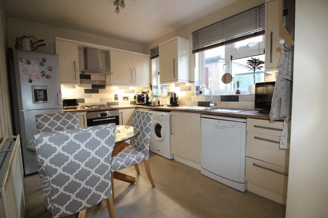 15, Oxford Road, Batley photo 3