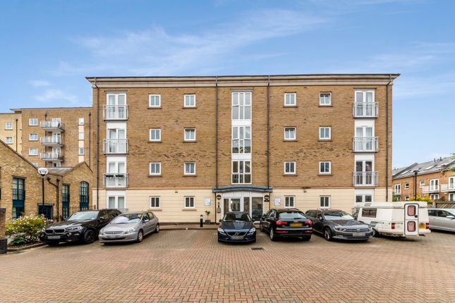 Flat to rent in Millennium Drive, Isle Of Dogs, Docklands