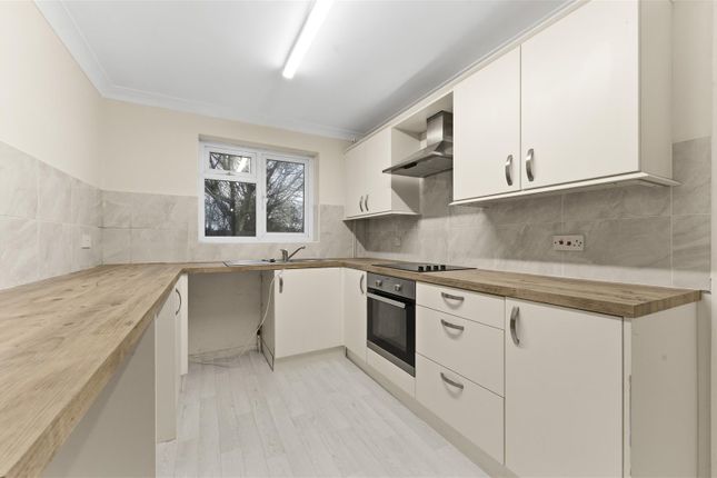 71, Woodham Park, Barry photo 2
