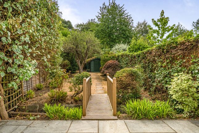 14, Chertsey Road, Surrey photo 4