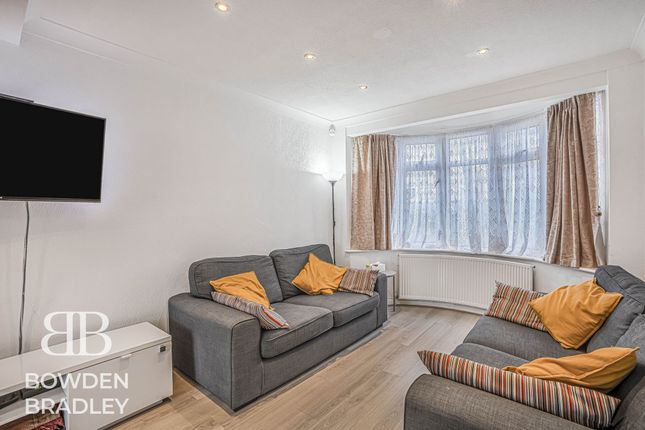 43 Dovedale Avenue, Ilford photo 3