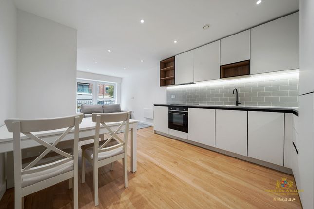 Flat 2, Finlay House, London photo 4