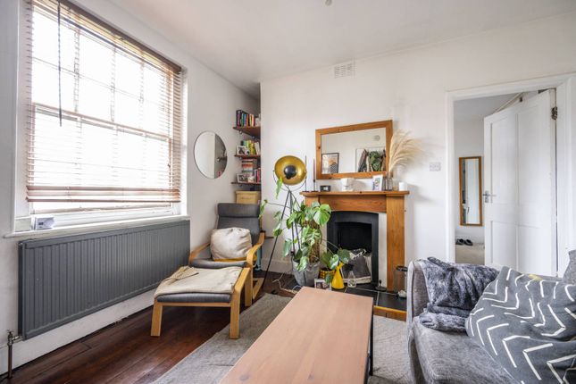 Flat to rent in Hannibal Road, Stepney, London