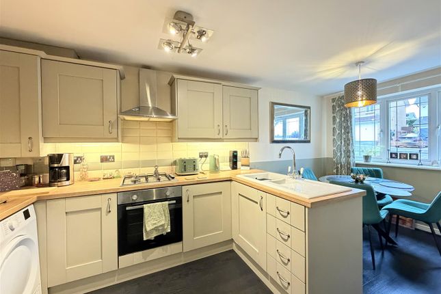 7, Copper Beech Drive, Stalybridge photo 3