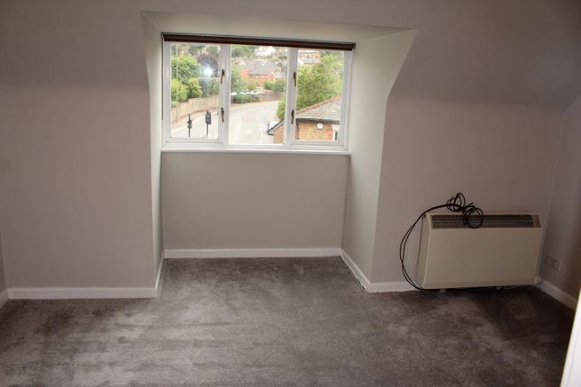 Flat 11, Felicia Court, Flambard Way, Godalming photo 3