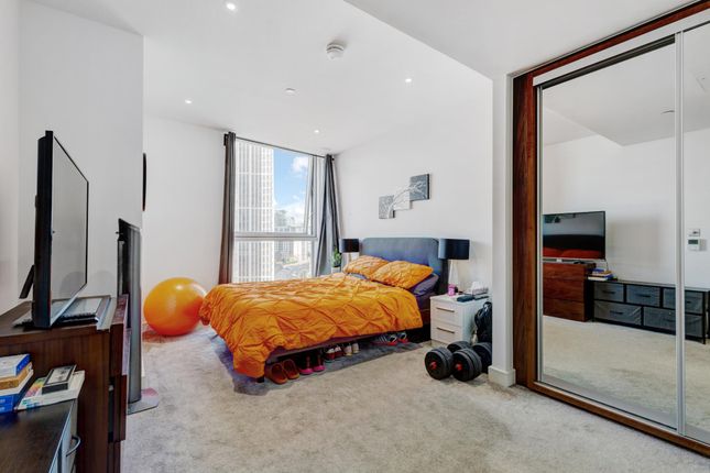 Flat to rent in Gladwin Tower, Nine Elms Point, London