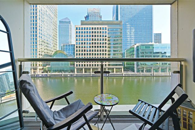 Flat for sale in Discovery Dock Apartments, 3 South Quay Square, Canary Wharf, London