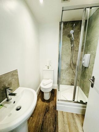 A Modern And Clean Bathroom Featuring A Stylish Sh...