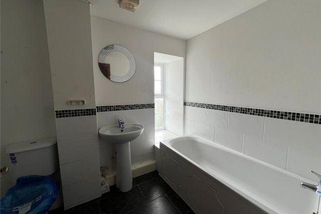 Flat 3, Docks Chapel,, Embankment Road, Carmarthenshire photo 5
