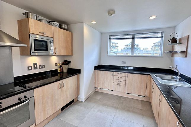 12a Beech Court, Elmfield Way, London photo 3
