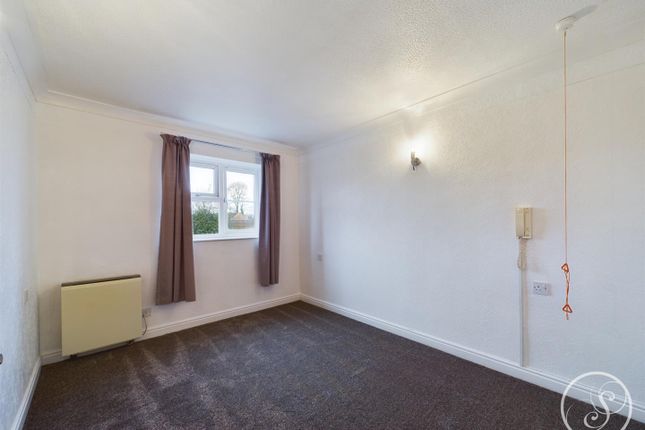 Flat for sale in Woodlands, The Spinney, Leeds