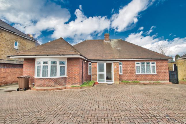 Thumbnail Bungalow to rent in Staines Road, Feltham