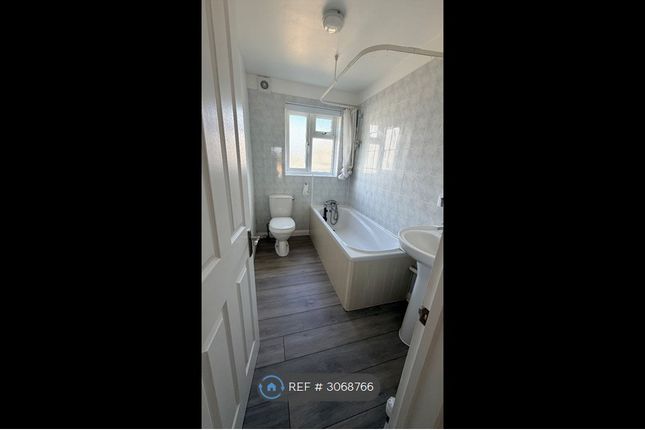 Flat, Lenbee House Kellaway Road, Chatham photo 2