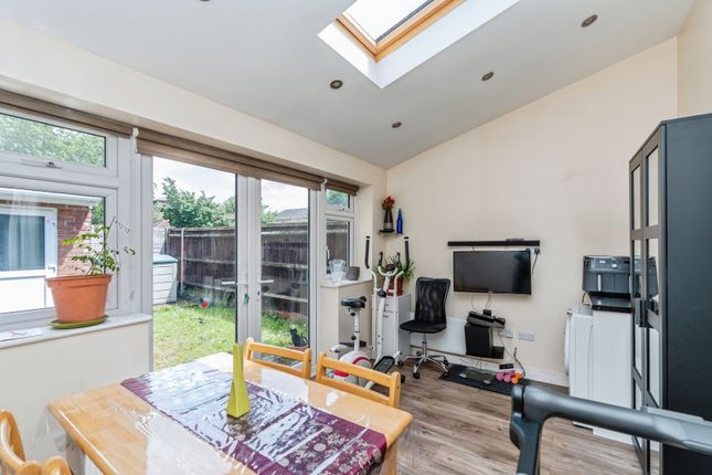 14, Watts Close, Hampshire photo 4