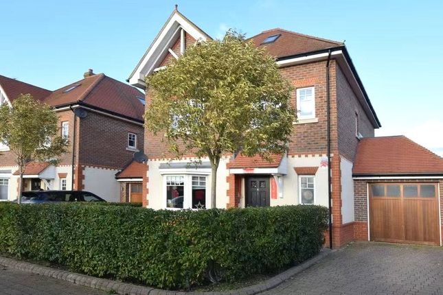 4,, Kingshill Close, Hertfordshire photo 2
