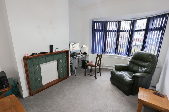 10 Burton Avenue, Lancaster photo 2
