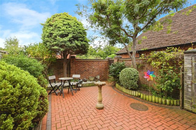 16, Haydens Mews, Kent photo 3