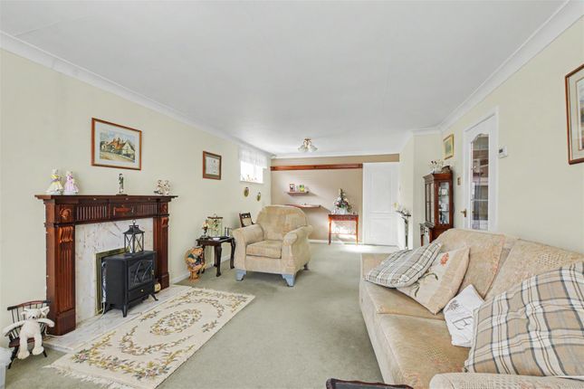26, Trowell Park Drive, Nottingham photo 2