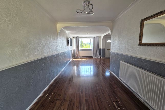 91, LUTON photo 3