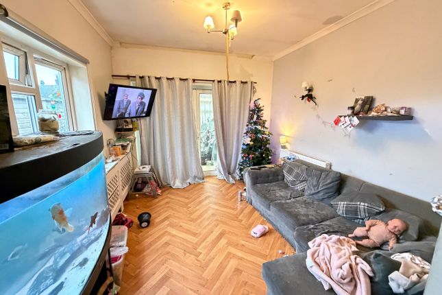 100, Station Crescent, Ashford photo 4