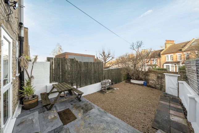 66, Swallowfield Road, London photo 4