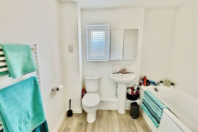 24, Peterborough photo 5