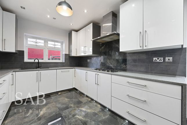 13 Selby Gardens, Southall photo 2