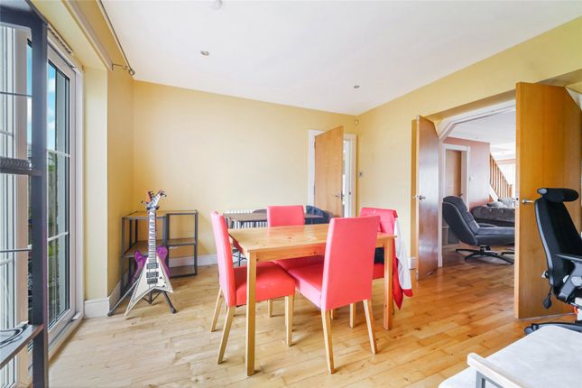 6, Colla Gardens, Glasgow photo 4