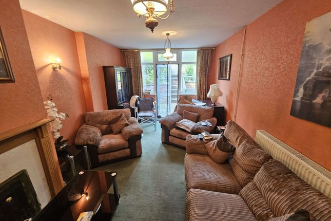 72 Seymour Road, LUTON photo 3